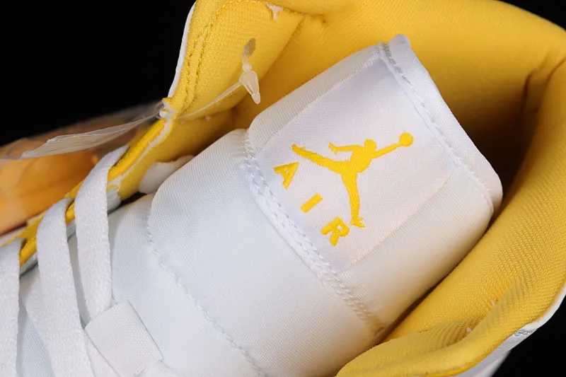 All categories Air Jordan Jordan series basketball shoes Air Jordan 1 Mid Air Jordan 1 Mid AJ1 Joe 1 white and yellow Zhongbang basketball shoes BQ6472-117
